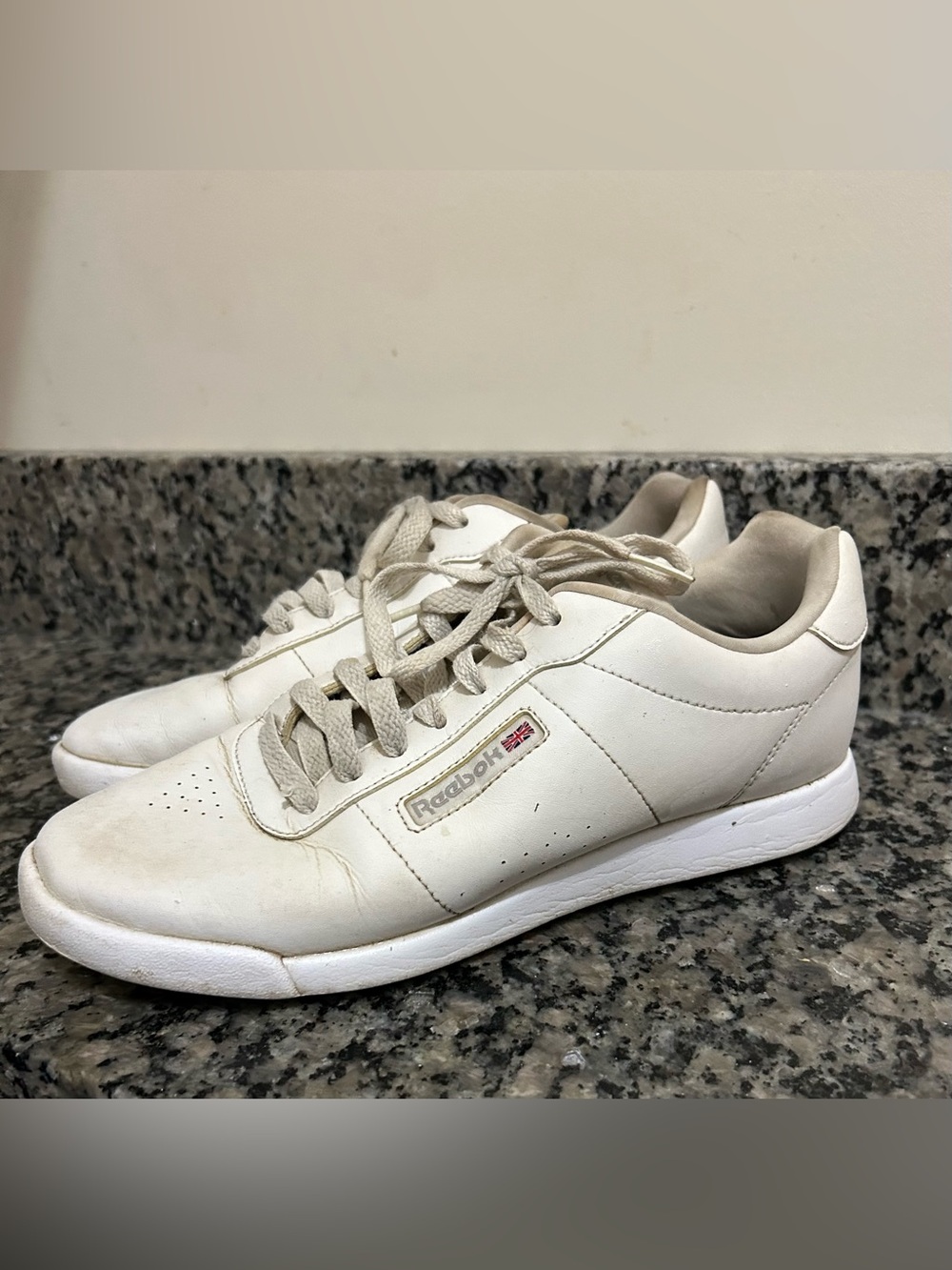VINTAGE Reebok Classic Princess White Sneakers - Women's sz 9 - 1Y3502